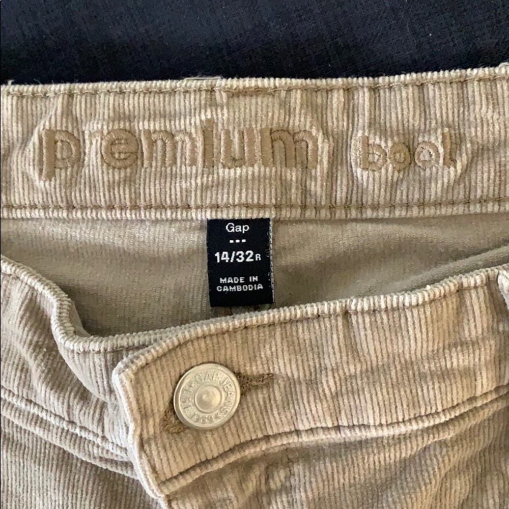 GAP Tan Corduroy Premium Boot Fit in size 14/32R